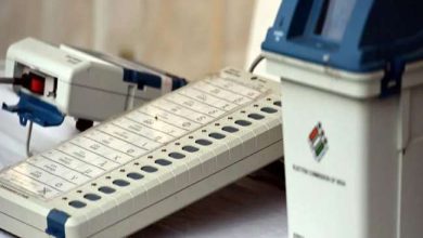 Photo of यूपी चुनाव: लखीमपुर खीरी में अराजकता, युवक ने EVM पर डाला फेवीक्विक, 15 मिनट तक मतदान बाधित