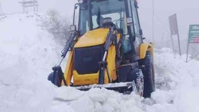 Photo of उत्‍तराखंड में जारी बारिश और बर्फबारी, करीब 36 सड़कें बंद, 100 से ज्यादा गांवों का टूटा संपर्क