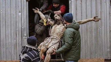 Photo of द्वितीय विश्व युद्ध के बाद पहली बार यूक्रेन में छिपाई गई ईसा मसीह की ये प्रतिमा, जानिए कारण