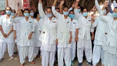Photo of लखनऊ के बलरामपुर अस्‍पताल में ओटी टेक्नीशियन को डाक्टर ने जड़ा थप्पड़,  नाराज कर्मचारियों ने किया प्रदर्शन…..