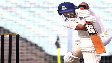 Photo of रणजी ट्राफी के क्वार्टर फाइनल मुकाबले में बंगाल के आकाश दीप ने 18 गेंद पर बना डाला अर्धशतक….