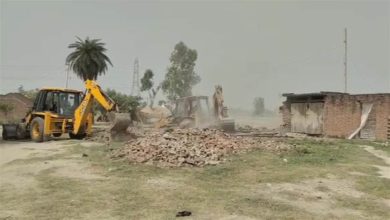 Photo of लखीमपुर खीरी में अवैध अतिक्रमण पर एक बार फिर चला प्रशासन का बुलडोजर, मुक्त कराई 3.86 करोड़ की सरकारी जमीन