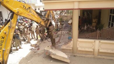 Photo of प्रयागराज में हुए बवाल के मास्‍टरमाइंड जावेद पंप का घर तोड़ रहा पीडीए का बुलडोजर, पढ़े पूरी खबर