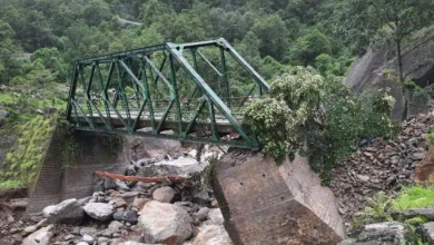 Photo of उत्तराखंड में बारिश ने मचाई तबाही, भूस्खलन से बदरीनाथ हाईवे सहित कई सड़कें बंद
