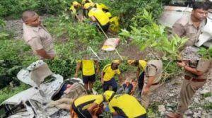 Photo of बदरीनाथ मार्ग पर ब्रह्मपुरी के पास एक कार गहरी खाई में गिर, 6 की मौत