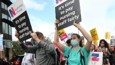 Photo of 1 लाख से अधिक नर्सें इंग्लैंड उत्तरी आयरलैंड और वेल्स में हड़तालों में हुईं शामिल, पढ़ें पूरी खबर …