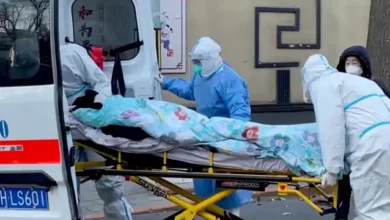 Photo of चीन में कोरोना ने एक बार फिर से तबाही मचाई, बिस्तरों की पड़ी कमी, जमीन पर लिटा कर हो रहा इलाज