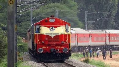 Photo of IRCTC ने लगभग 300 ट्रेनों को किया रद, आज यात्रा कर रहे हैं तो अपनी ट्रेन का रनिंग स्टेटस करें चेक
