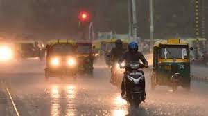 Photo of दिल्ली समेत इन राज्यों को अभी नहीं मिलेगी गर्मी से राहत, जानें किन जगहों पर बारिश की संभावना..