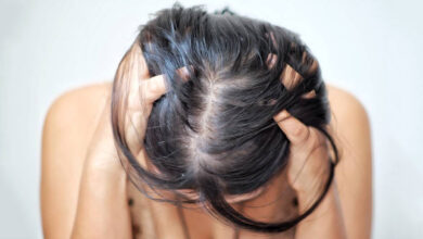 Photo of क्‍या गर्मियों में झड़ते बालों की समस्‍या आपको भी परेशान करती है? तो नुस्‍खों को आजमाएं-