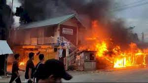 Photo of मणिपुर की बेकाबू स्थिति को संभालने के लिए राज्य सरकार ने पुलिस को शूट एट साइट का ऑर्डर दे दिया…