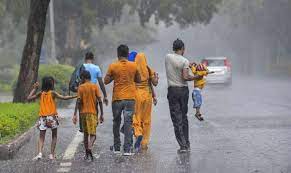 Photo of राष्ट्रीय राजधानी दिल्ली और आसपास के इलाके में मंगलवार सुबह हुई झमाझम बारिश से तापमान में गिरावट देखने को मिली