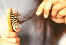 Photo of अगर आप भी लगातार गिरते बालों से परेशान हैं, तो इस समस्या से निजात पाने के लिए घर पर ही आसानी से हेयर सीरम बनाएं