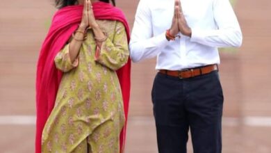 Photo of ब्रिटेन के प्रधानमंत्री ऋषि सुनक ने पत्नी अक्षता मूर्ति के साथ की अक्षरधाम मंदिर में पूजा-अर्चना
