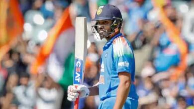 Photo of रोहित शर्मा ने अर्धशतक जड़ते ही रिकॉर्ड्स की लगाई झड़ी