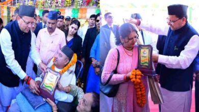 Photo of रजत जयंती: राज्य आंदोलनकारियों पर हेलीकॉप्टर से पुष्प वर्षा