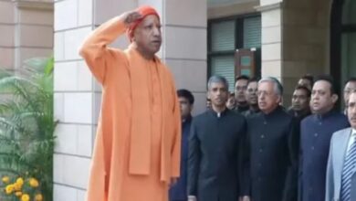 Photo of लखनऊ में सीएम योगी ने फहराया तिरंगा, धूमधाम से मनाया जा रहा 77वां गणतंत्र दिवस