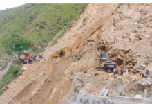 Photo of क्वारब में ठेकेदार की लापरवाही से यात्रियों की जान जोखिम में