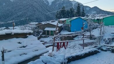 Photo of उत्तराखंड: बारिश-बर्फबारी से गिरा तापमान, प्रदूषण घटने से पर्यावरण निखरा