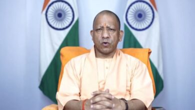 Photo of  ‘श्रम कानूनों का पालन करें औद्योगिक इकाईयां’, सीएम योगी बोले- श्रमिक हितों से समझौता स्वीकार्य नहीं