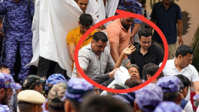 Photo of 20 दिन की भूख हड़ताल के बाद सोनम वांगचुक को जंतर-मंतर से हटाया गया, स्वास्थ्य बिगड़ने पर पुलिस ने अस्पताल पहुंचाया