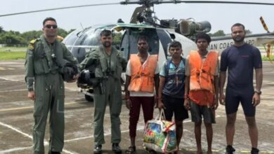 Photo of अरब सागर में डूबती नाव से 9 मछुआरों को तटरक्षक बल ने बचाया