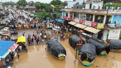 Photo of UP Weather Alert: पूर्वांचल में अगले 48 घंटे भारी बारिश का अलर्ट, लखनऊ-प्रयागराज में जलभराव से बढ़ी परेशानी