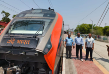 Photo of रेलवे का कमाल: बुलेट ट्रेन से पहले वंदे भारत ने पकड़ी 180 किमी/घंटे की रफ्तार, हाई-स्पीड ट्रायल में दिखाया दम
